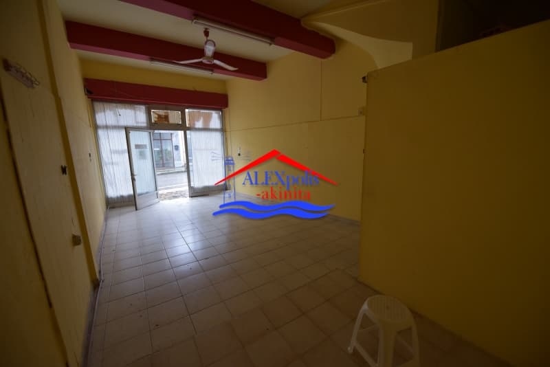 Retail Store in Center, Feres — Photo 10 of 15