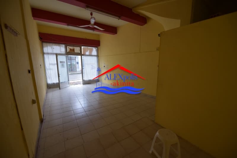 Retail Store in Center, Feres — Photo 11 of 15