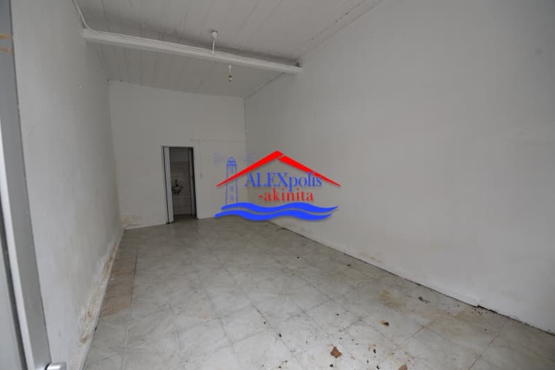 Retail Store in Center, Feres — Photo 3 of 11
