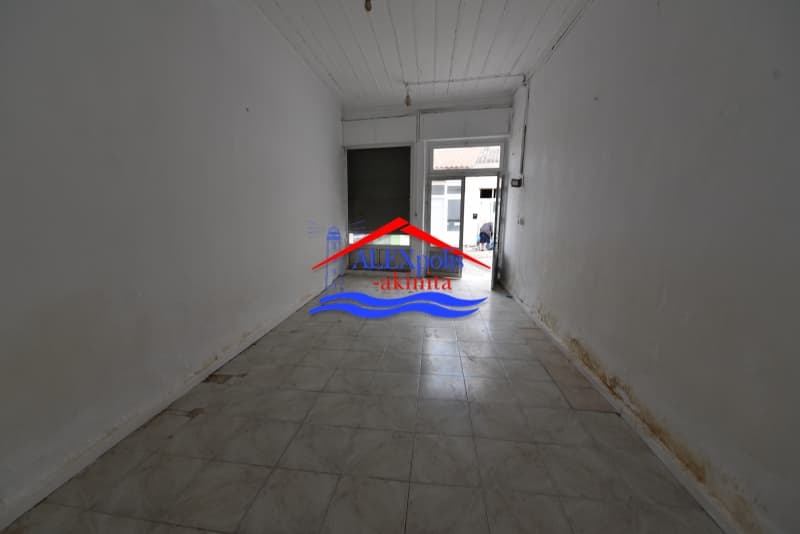 Retail Store in Center, Feres — Photo 11 of 11