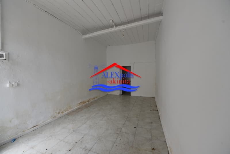 Retail Store in Center, Feres — Photo 5 of 11