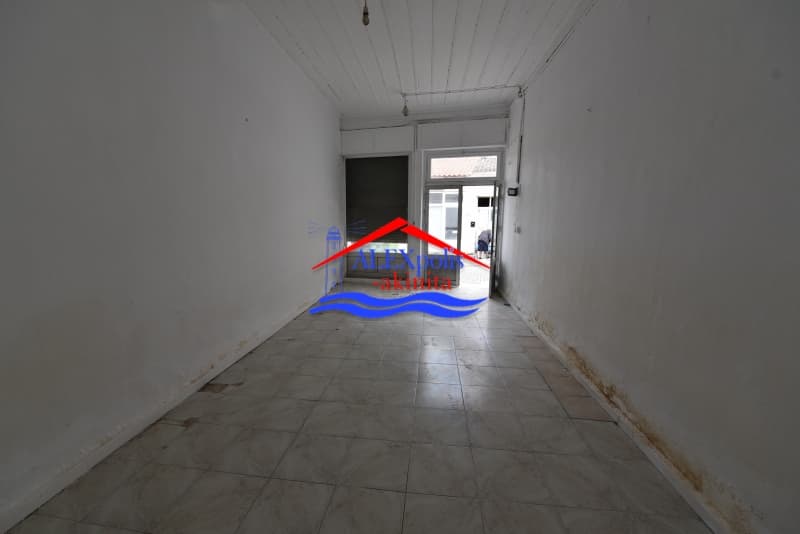 Retail Store in Center, Feres — Photo 1 of 11