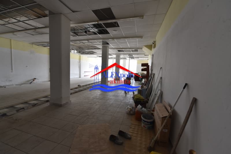 Retail Store in Center, Feres — Photo 7 of 17