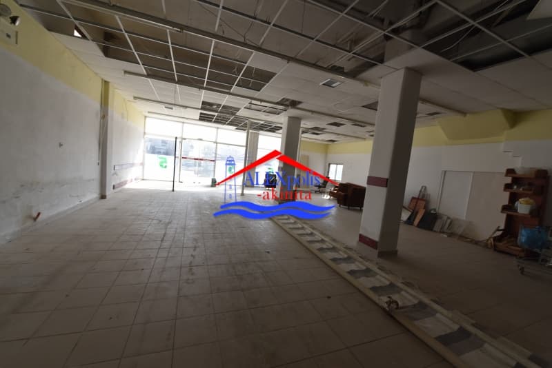 Retail Store in Center, Feres — Photo 15 of 17