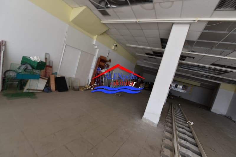 Retail Store in Center, Feres — Photo 17 of 17