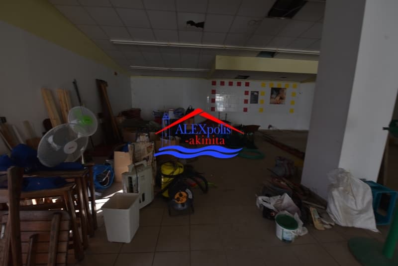 Retail Store in Center, Feres — Photo 11 of 17
