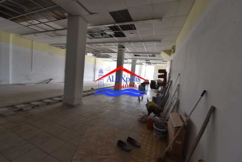 Retail Store in Center, Feres — Photo 6 of 17