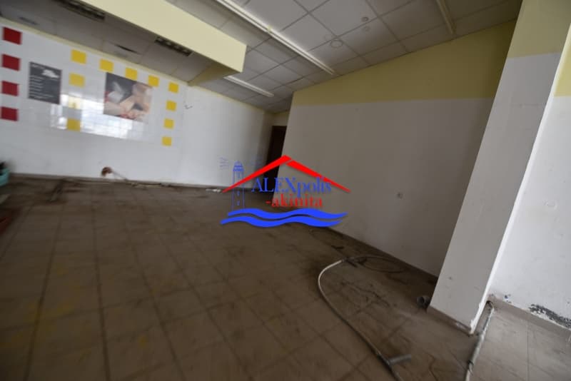 Retail Store in Center, Feres — Photo 3 of 17