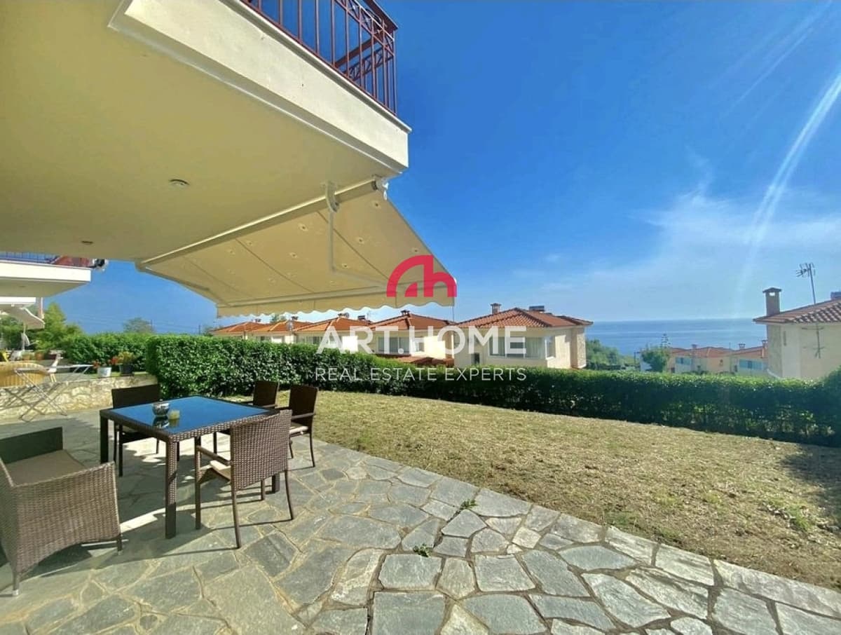 House in Loutra, Pallini — Photo 2 of 13