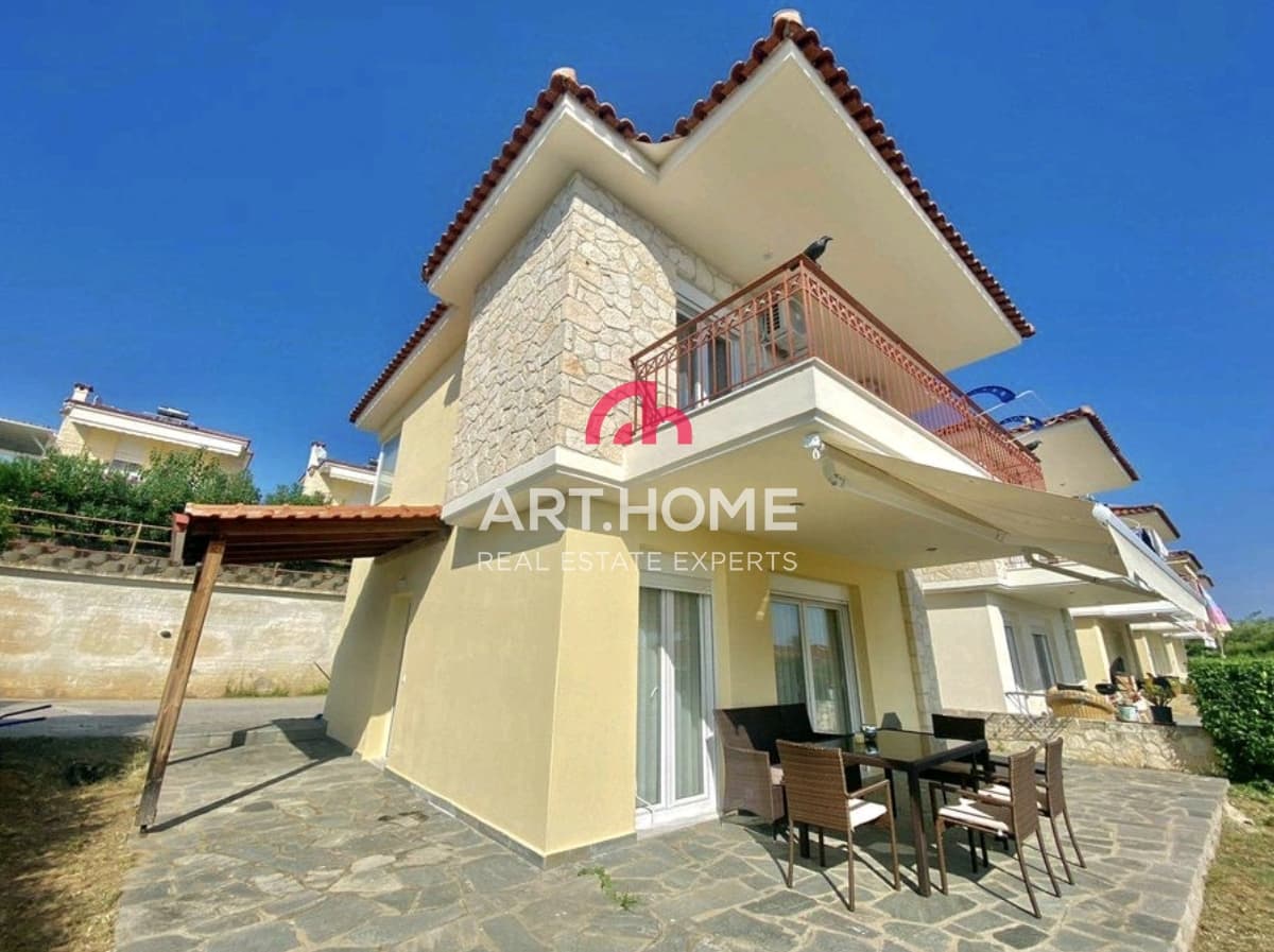House in Loutra, Pallini — Photo 1 of 13