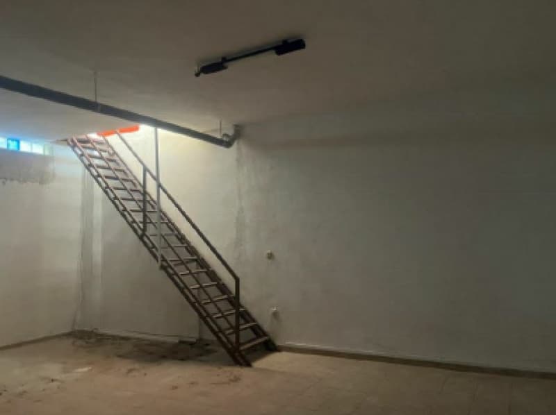 Retail Store in Center, Efkarpia — Photo 4 of 4