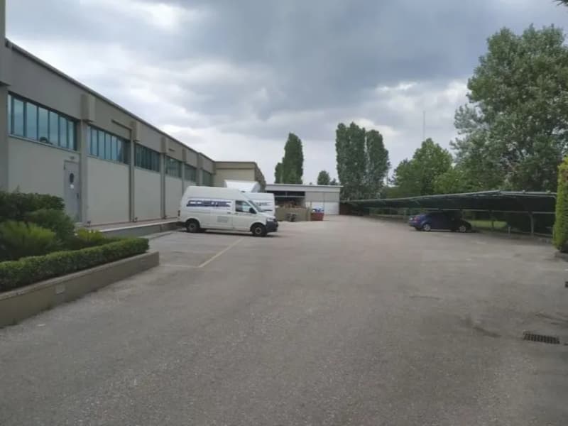 Industrial Space in Center, Agios Stefanos — Photo 10 of 18