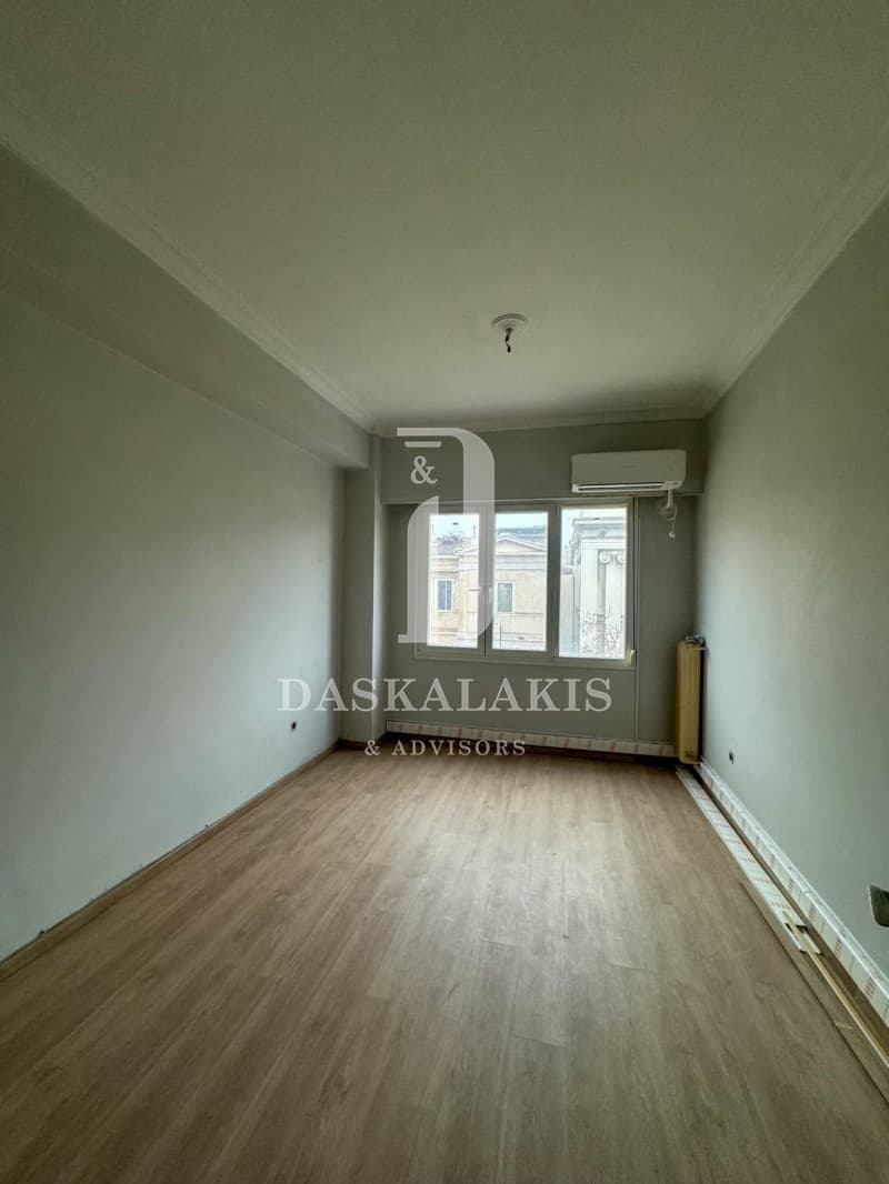Γραφείο στην Πλατεία Κάνιγγος, Εξάρχεια - Νεάπολη — Φωτογραφία 1 από 4