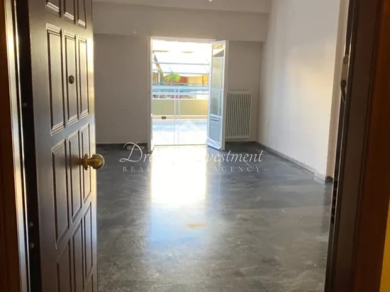Apartment in Plateia Davaki, Kalithea — Photo 1 of 21
