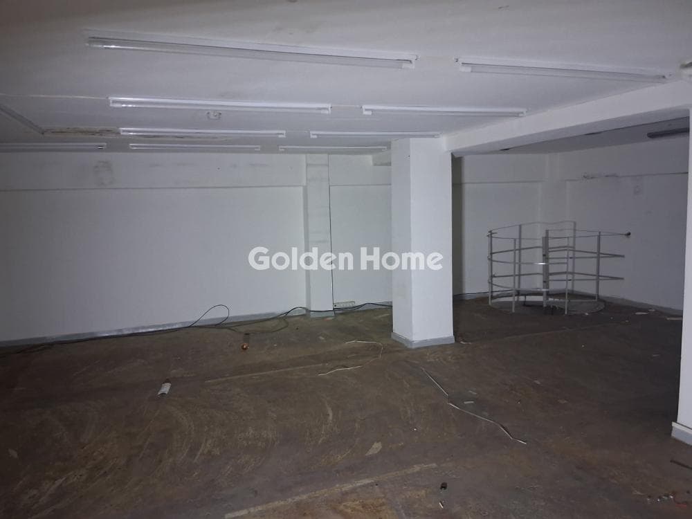 Retail Store in Pigada, Piraeus — Photo 17 of 18