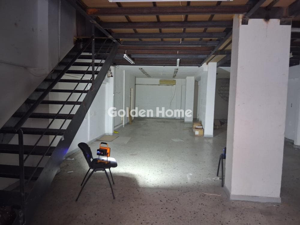 Retail Store in Pigada, Piraeus — Photo 1 of 18
