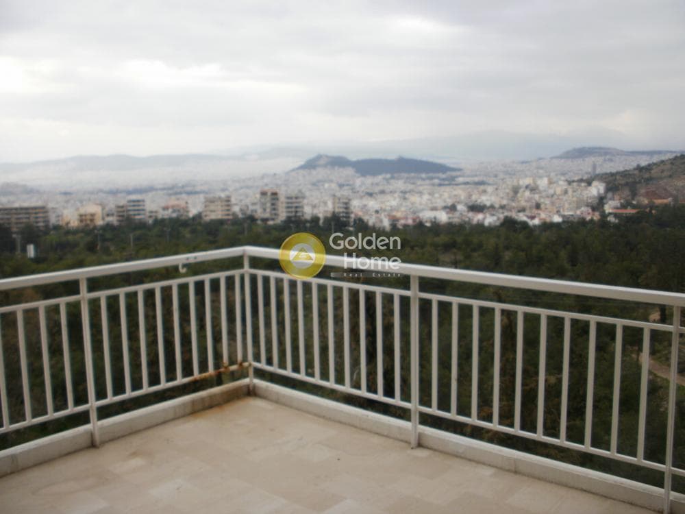 Apartment in Kareas, Vironas — Photo 1 of 8