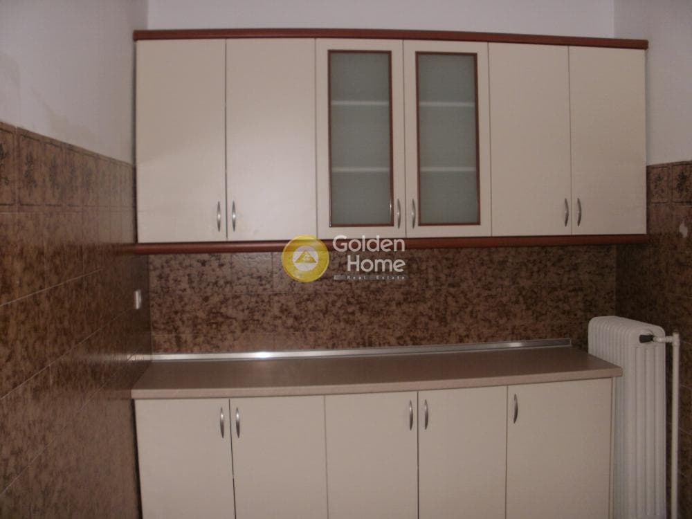 Apartment in Kareas, Vironas — Photo 5 of 8