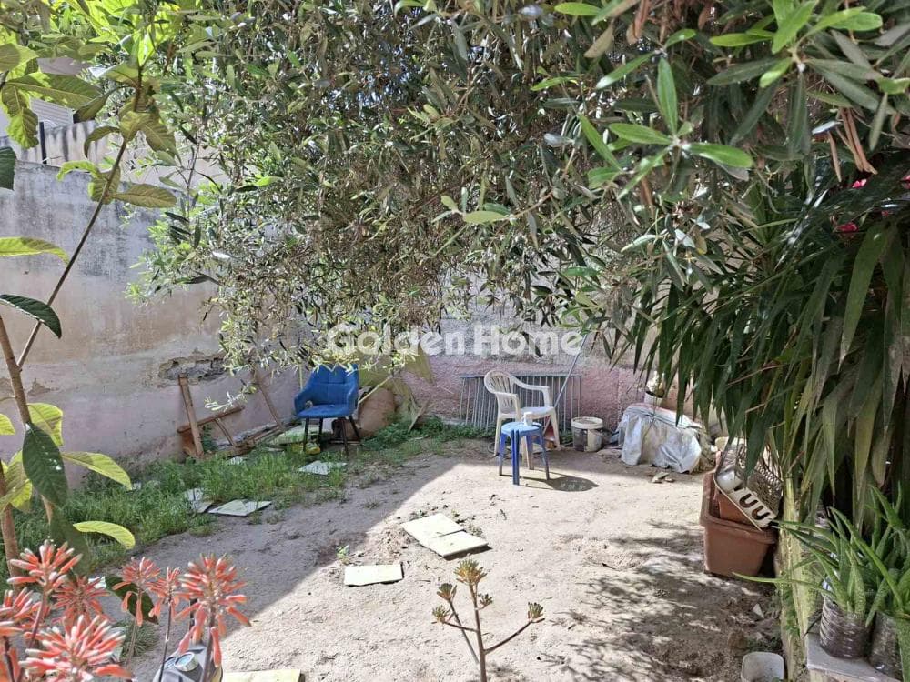 House in Chrisoupoli, Peristeri — Photo 1 of 3
