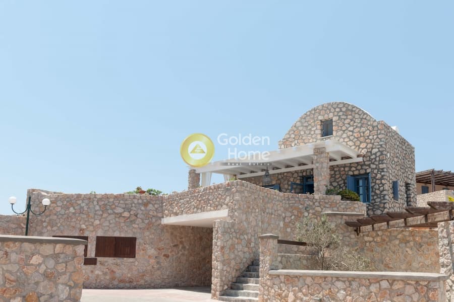 House in Center, Santorini — Photo 2 of 20