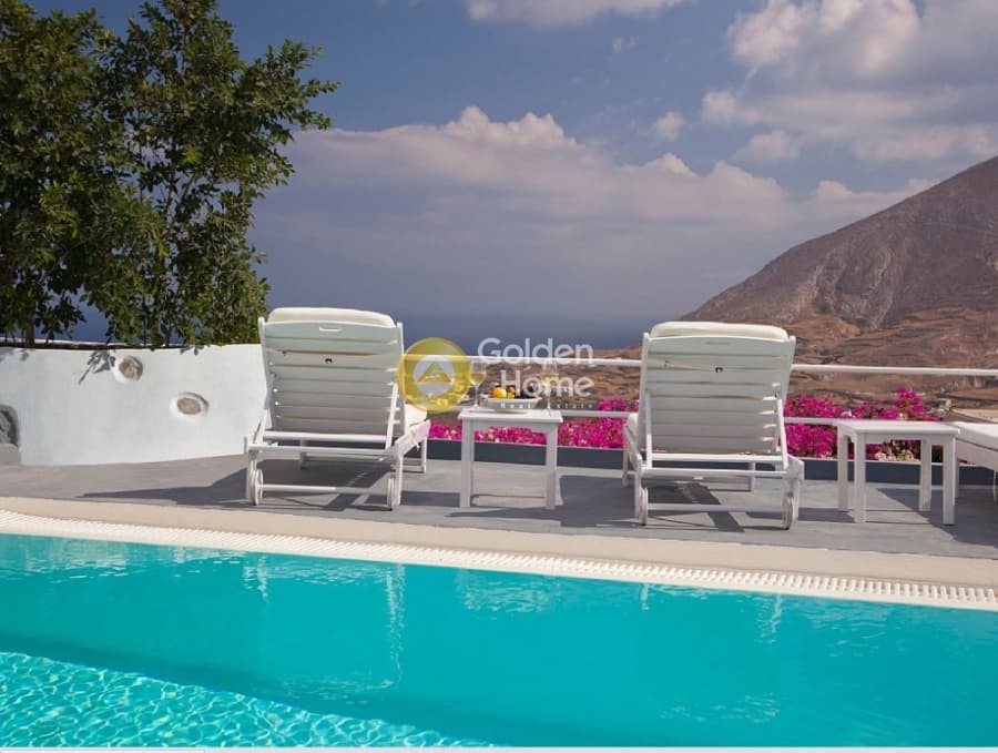 House in Thira, Santorini — Photo 3 of 18
