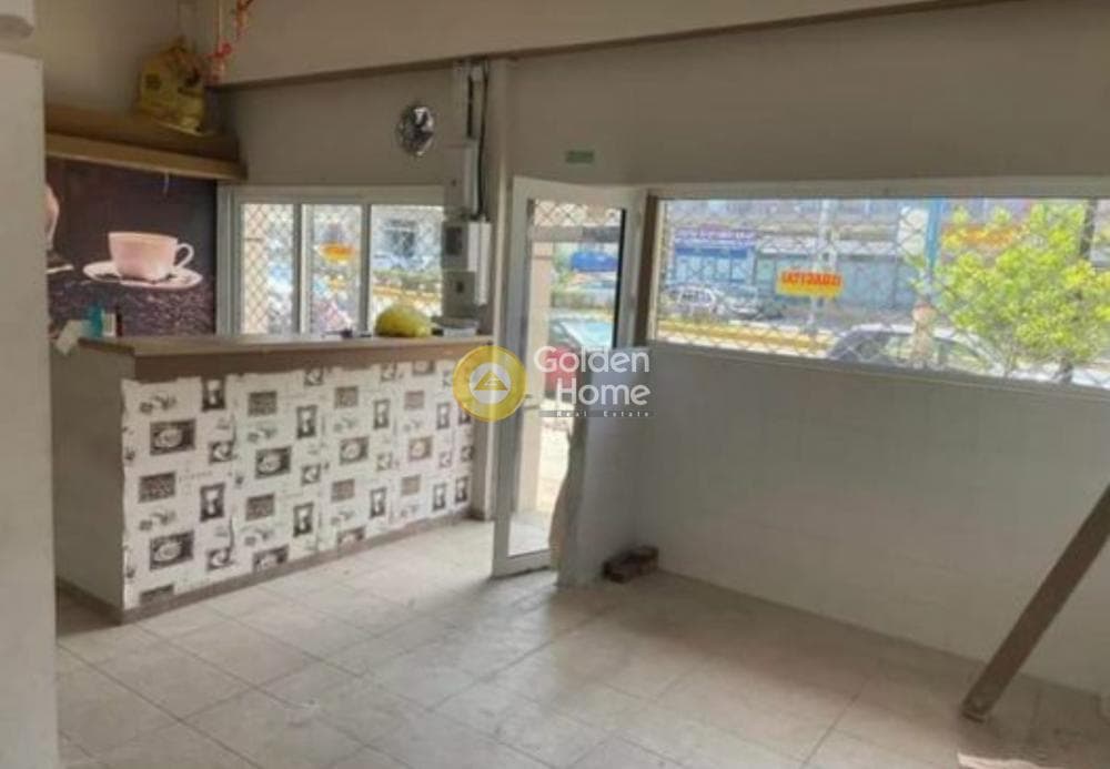 Retail Store in Agios Georgios, Keratsini — Photo 1 of 4