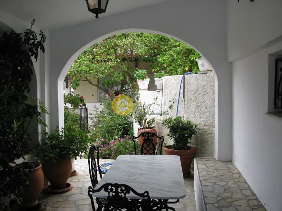 House in Manoutso, Keratea — Photo 3 of 10