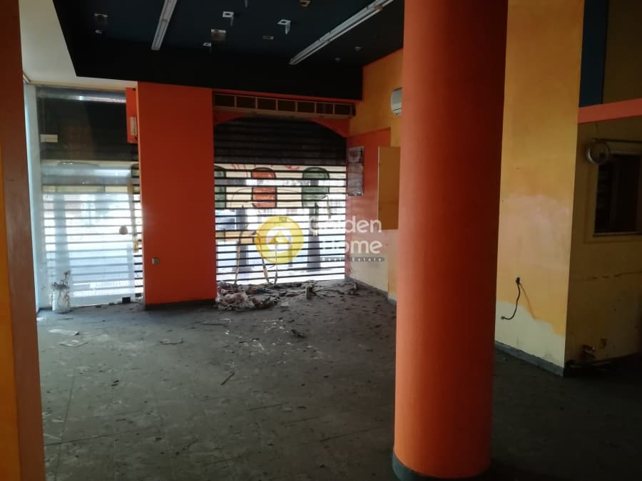 Κατάστημα στην Πλατεία Κάνιγγος, Εξάρχεια - Νεάπολη — Φωτογραφία 1 από 9