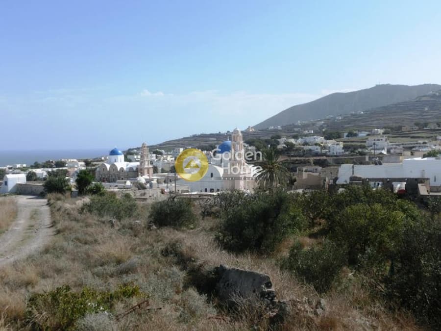 House in Thira, Santorini — Photo 8 of 11