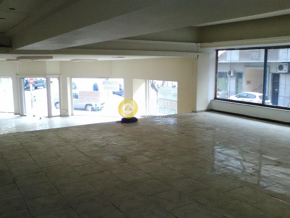 Retail Store in Osios Loukas, Patisia — Photo 11 of 20