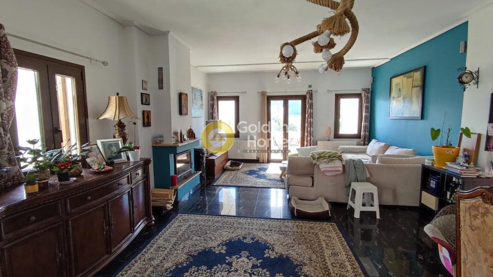 House in Thira, Santorini — Photo 3 of 14