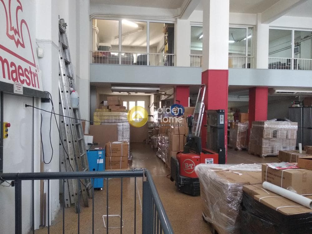 Retail Store in Ravenia, Attiki — Photo 1 of 33