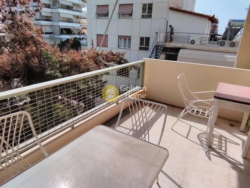 Apartment in Kareas, Vironas — Photo 3 of 15