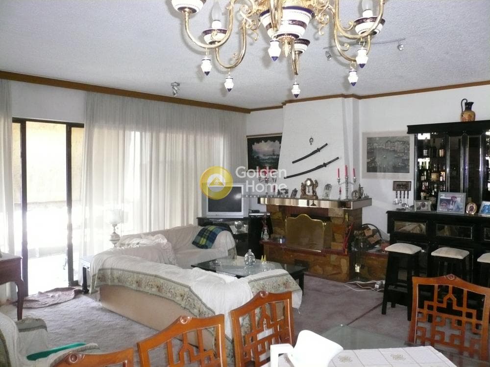 Apartment in Kareas, Vironas — Photo 1 of 15