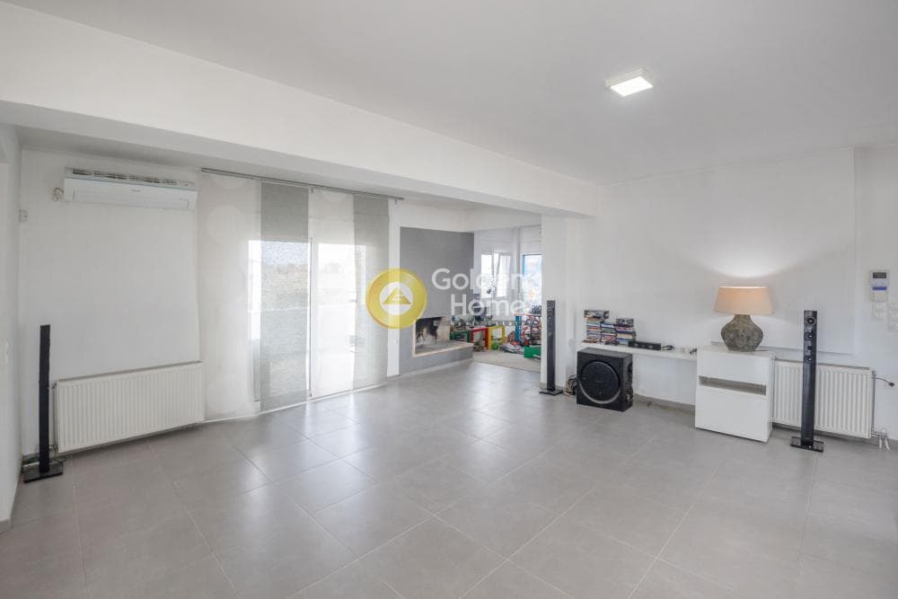 Apartment in Kefleika, Kalivia Thorikou — Photo 2 of 40