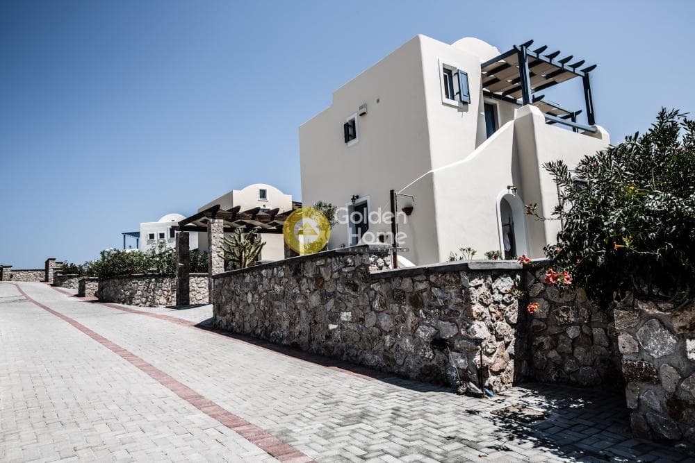 House in Center, Santorini — Photo 1 of 31