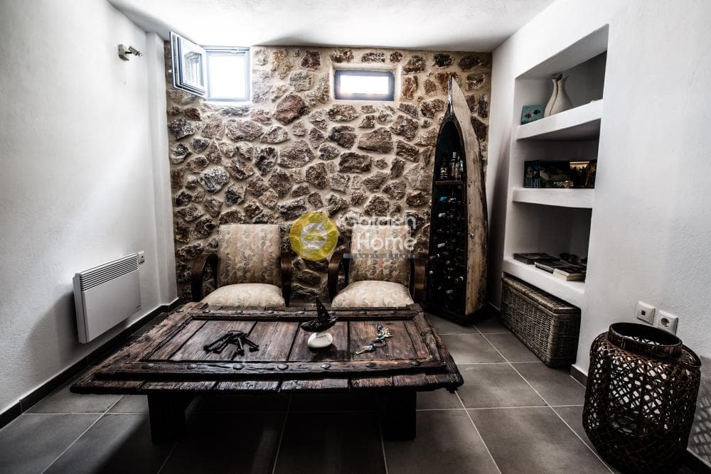 House in Center, Santorini — Photo 4 of 31