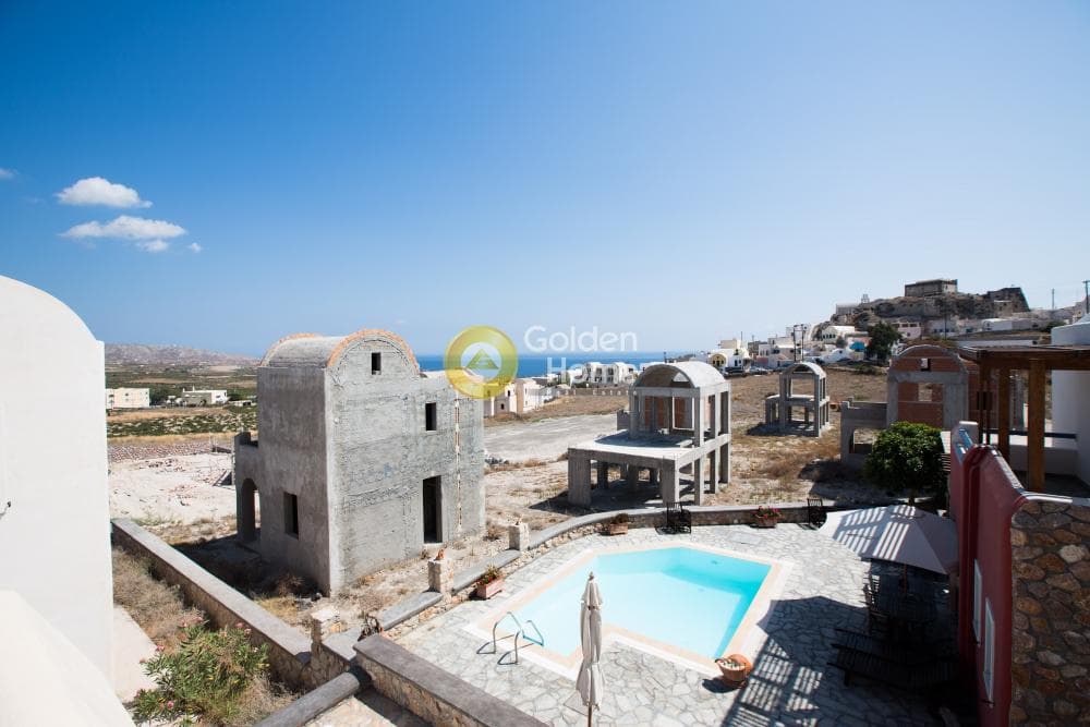 House in Center, Santorini — Photo 9 of 31