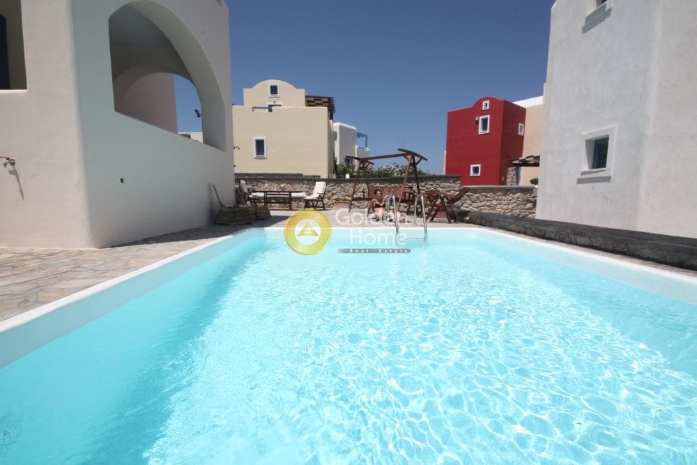 House in Center, Santorini — Photo 3 of 31
