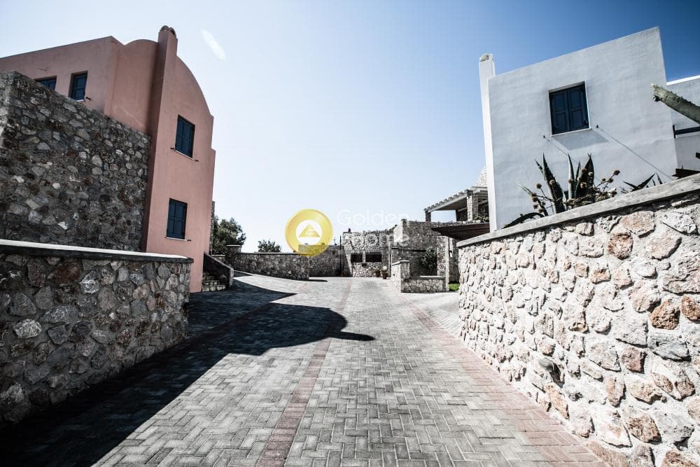 House in Center, Santorini — Photo 22 of 31