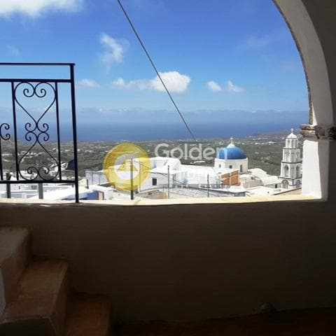 House in Thira, Santorini — Photo 6 of 9