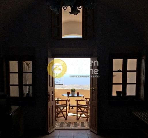 House in Thira, Santorini — Photo 8 of 9