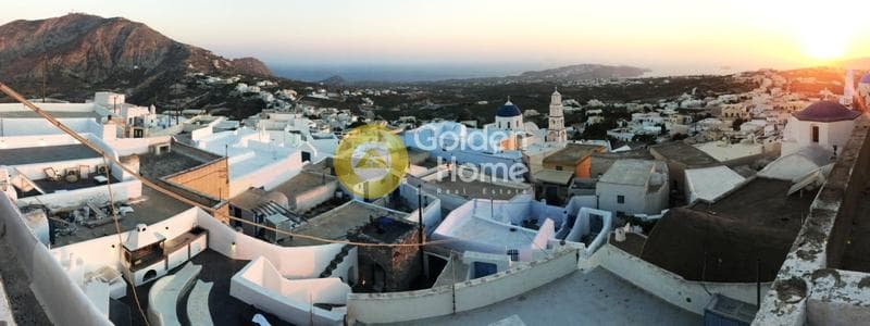 House in Thira, Santorini — Photo 7 of 9