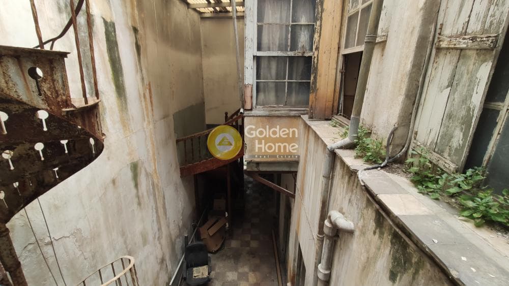 House in Terpsithea, Piraeus — Photo 1 of 27