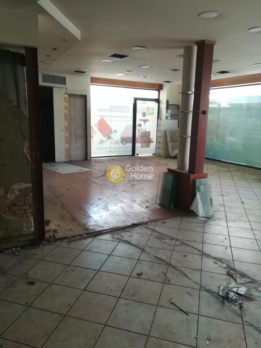 Retail Store in Center, Piraeus — Photo 1 of 2