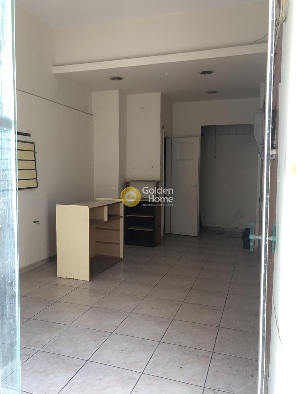 Retail Store in Osios Loukas, Patisia — Photo 1 of 2