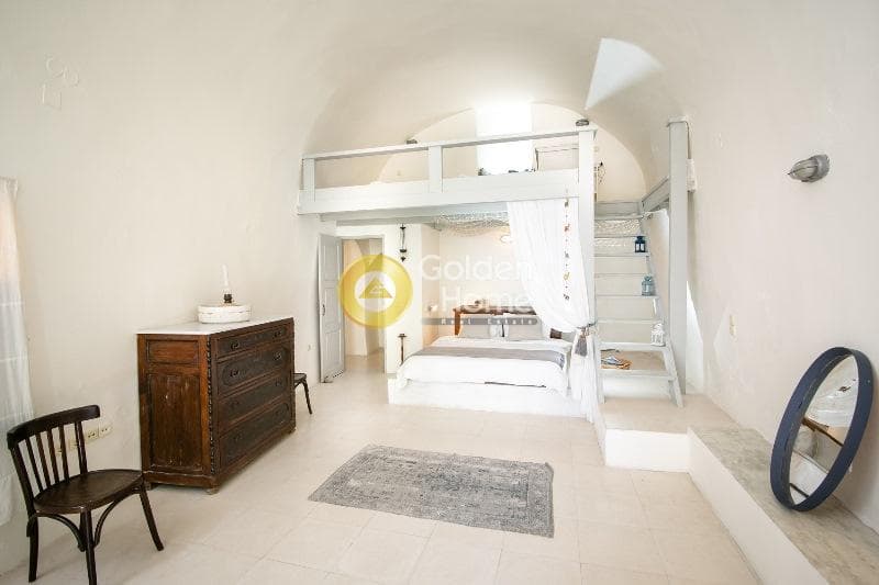 House in Oia, Santorini — Photo 6 of 20