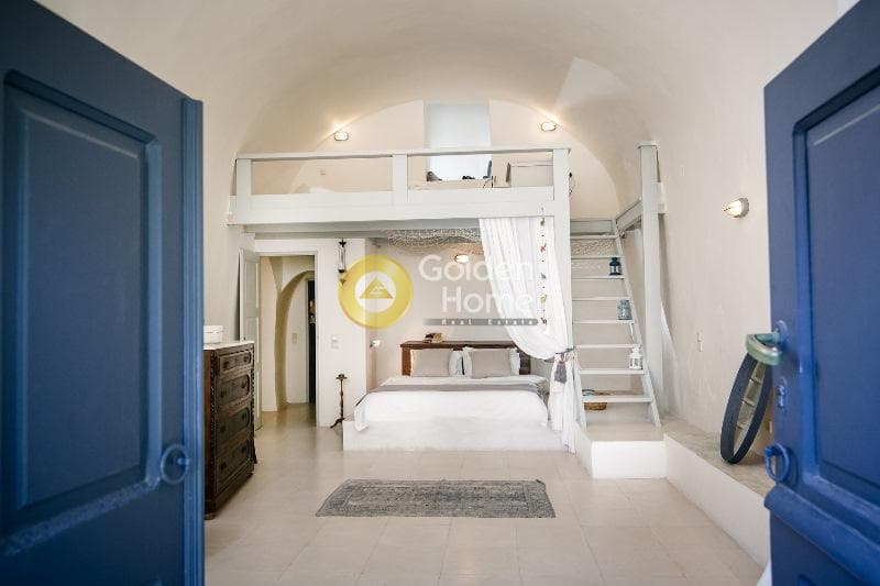 House in Oia, Santorini — Photo 8 of 20