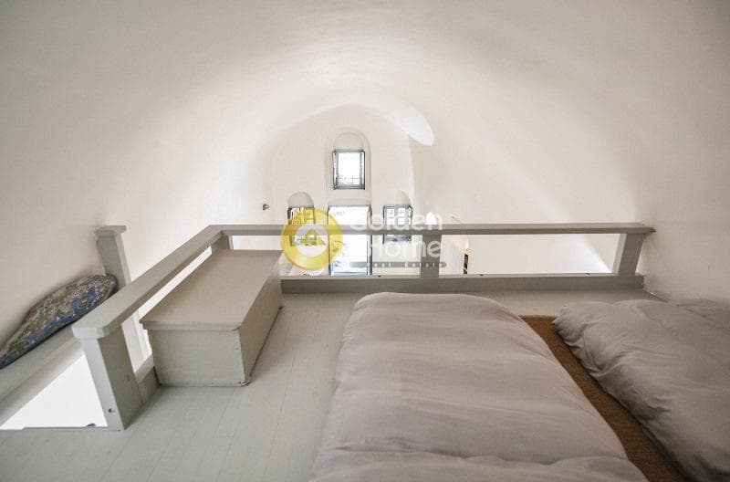 House in Oia, Santorini — Photo 11 of 20