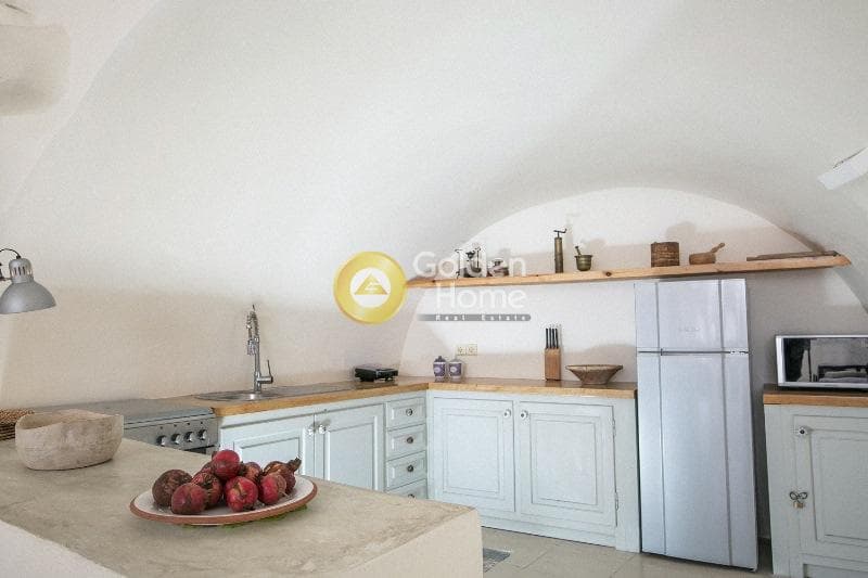 House in Oia, Santorini — Photo 12 of 20